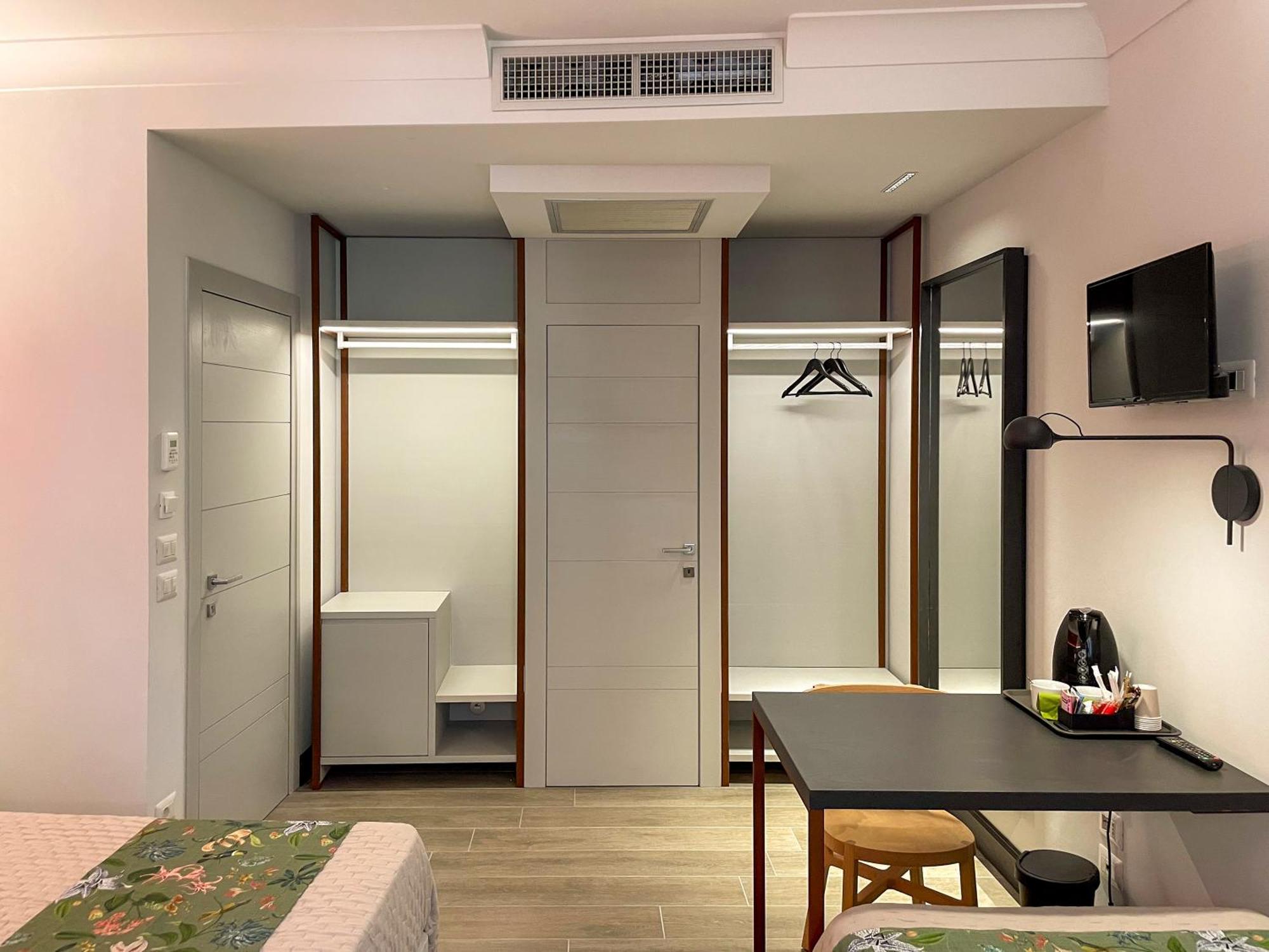 Duccio Nacci Rooms- Guesthouse Сан-Джиминьяно Экстерьер фото
