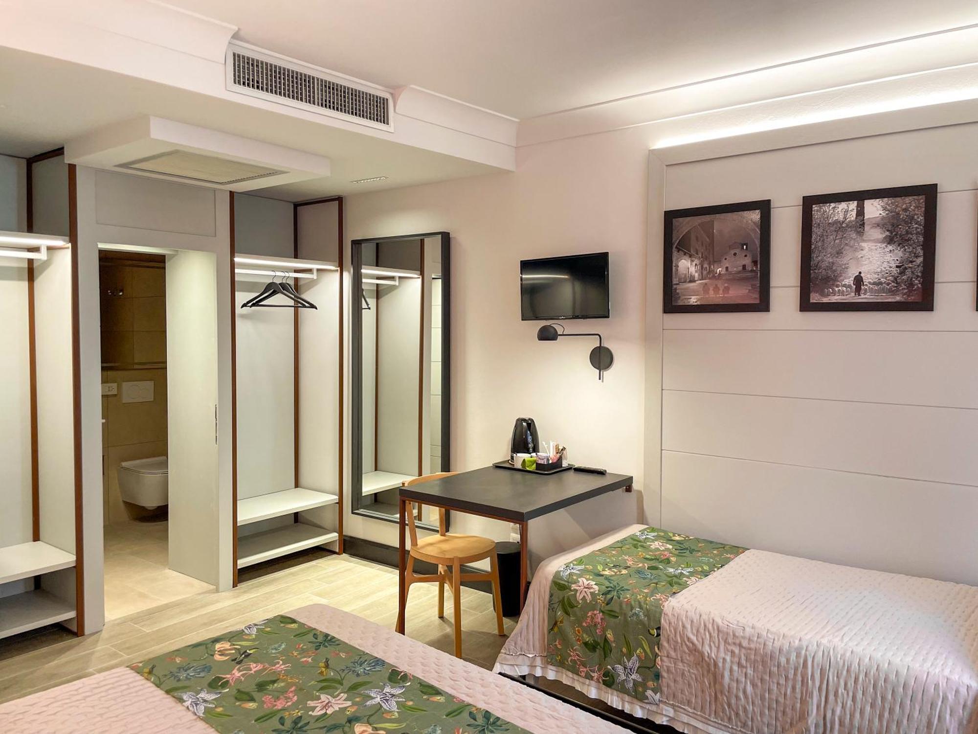 Duccio Nacci Rooms- Guesthouse Сан-Джиминьяно Экстерьер фото