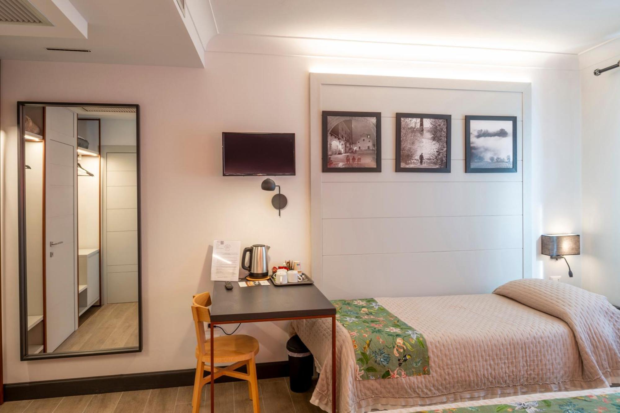 Duccio Nacci Rooms- Guesthouse Сан-Джиминьяно Экстерьер фото